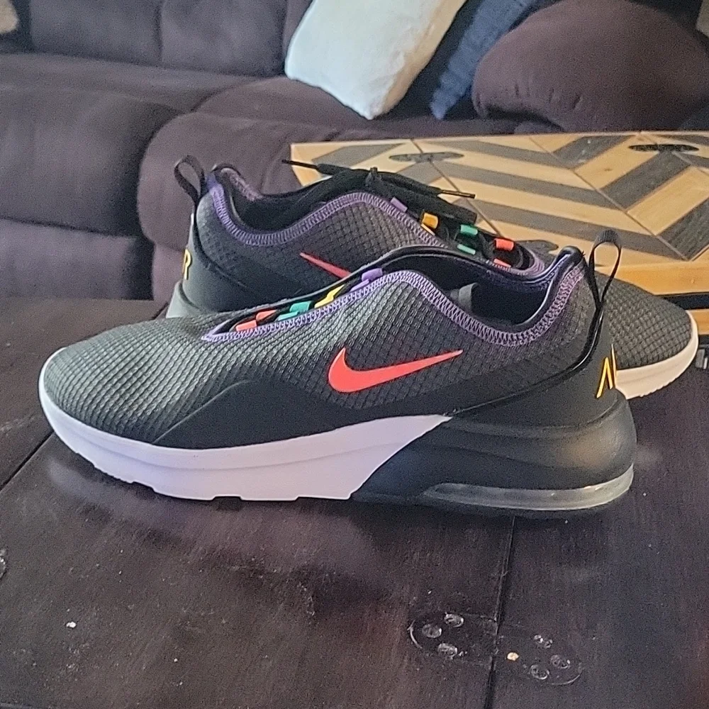 NWT Men's Nike Air Running Shoes Size 11.5. Air padded souls under heel, cozy. - Picture 2 of 5